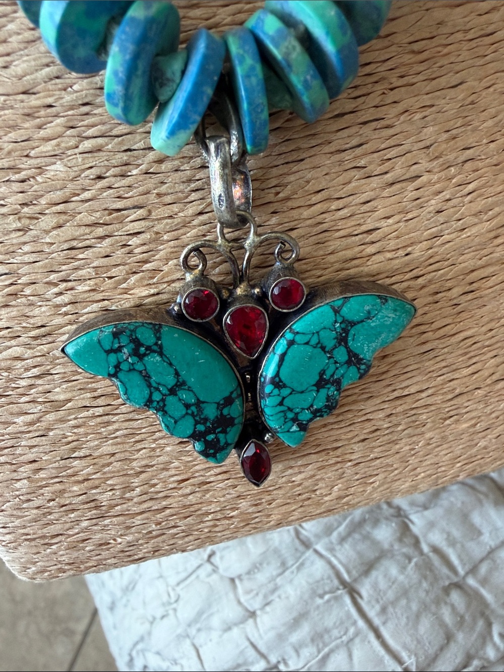 Exquisite turquoise and garnet sterling silver butterfly pendant with turquoise - Picture 4 of 16